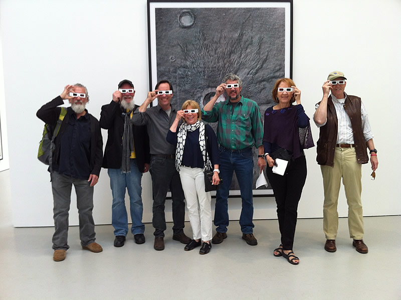 Larry Morelli, Alan Neider, Joe Fucigna, Barb Fucigna, Steve DiGiovanni, Daisy Fischton and Mike Frost in front of 3D-ma.r.s.08, a steroscopic, chromogenic print by Thomas Ruff at David Zwirner
